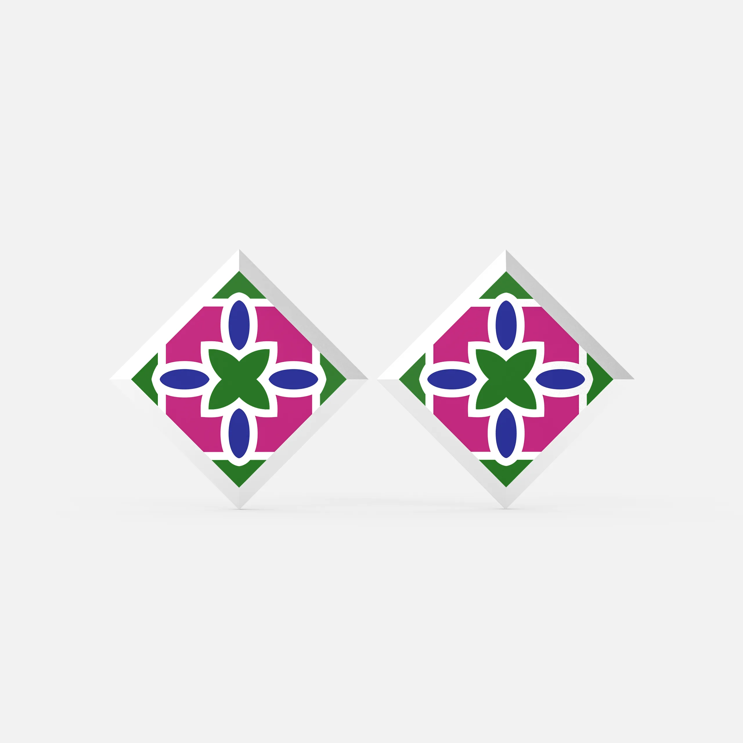 Quadra Crest Earring